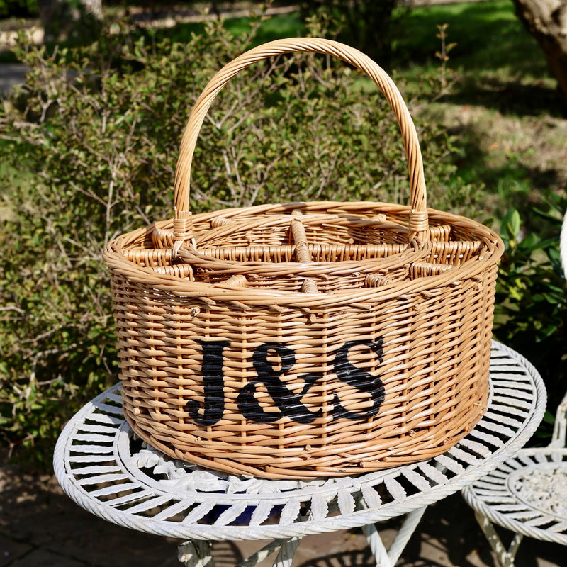 Party Basket with 12 Champagne Flutes