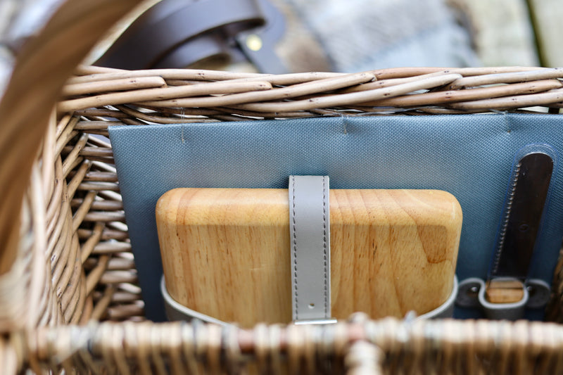 Cocktail Basket With Glasses & Accessories