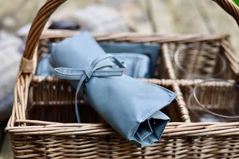 Cocktail Basket With Glasses & Accessories